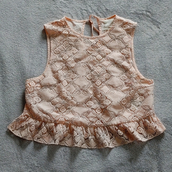 Small peach Urban Outfitter croptop
